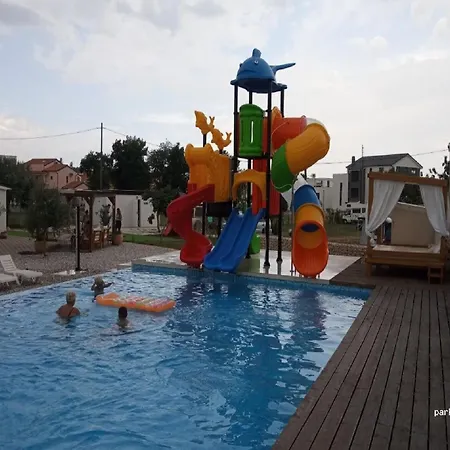Будинок відпочинку Mobile Homes Karlo & Dino