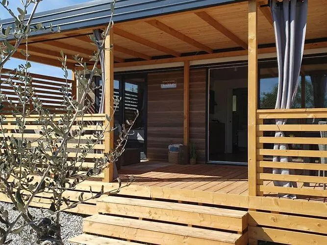 Mobile Homes Karlo & Dino Будинок відпочинку *