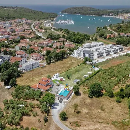 Mobile Homes Karlo & Dino * 풀라